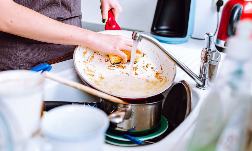 How To Clean Greasy Pans